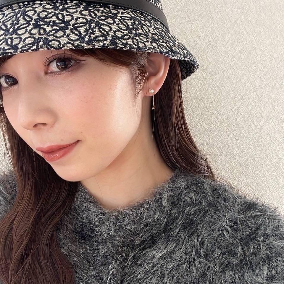 LOEWEのアナグラム バケットハット着画