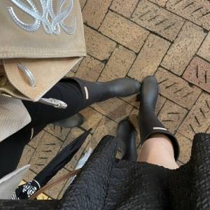 雨の日でもお出かけ気分に♪美脚見えが叶う「HUNTER」のレインブーツ