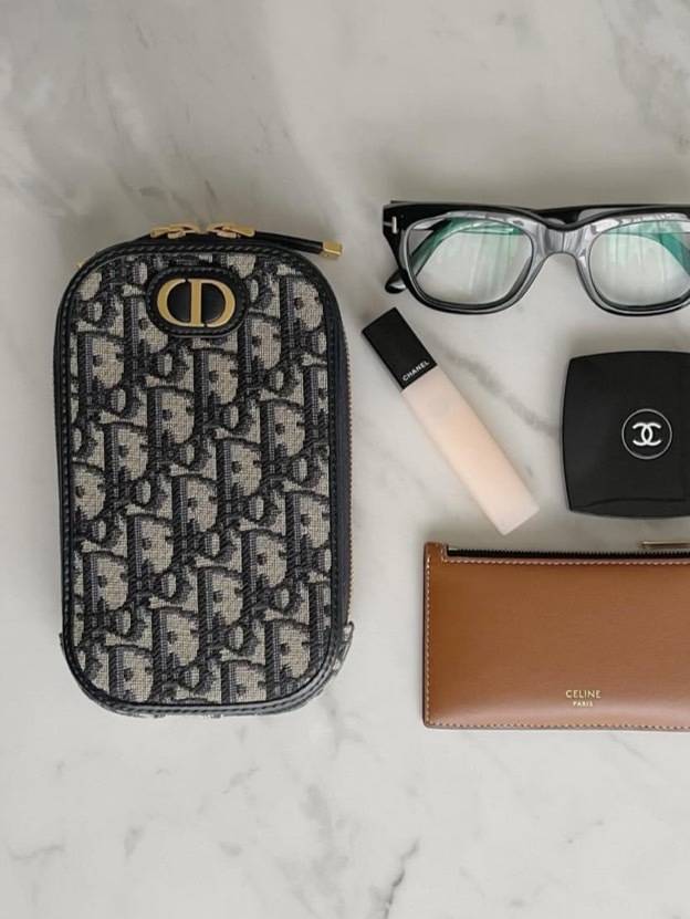 Dior「30 Montaigne Call'in Dior フォンホルダー」