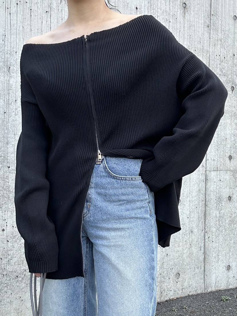 オフショルニットコーデ