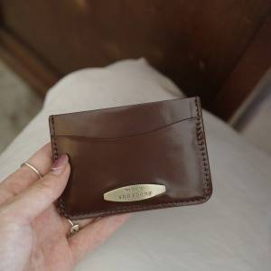 シックで上質なブラウンレザーが◎大人の手元にぴったり合う「mucu and ebony」パスケース