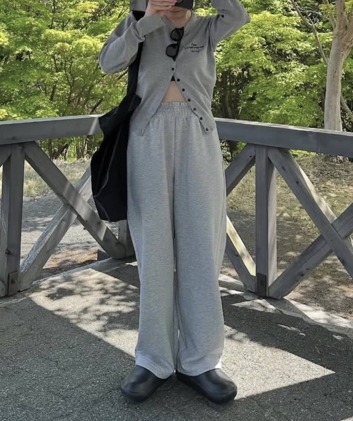 UNIQLOのスウェットワイドパンツコーデ