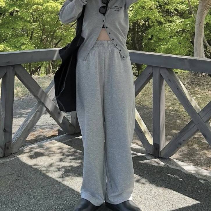 UNIQLOのスウェットワイドパンツ