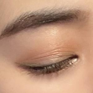 「ヘアメイクアーティスト」がリアルに使っているプチプラアイシャドウ！