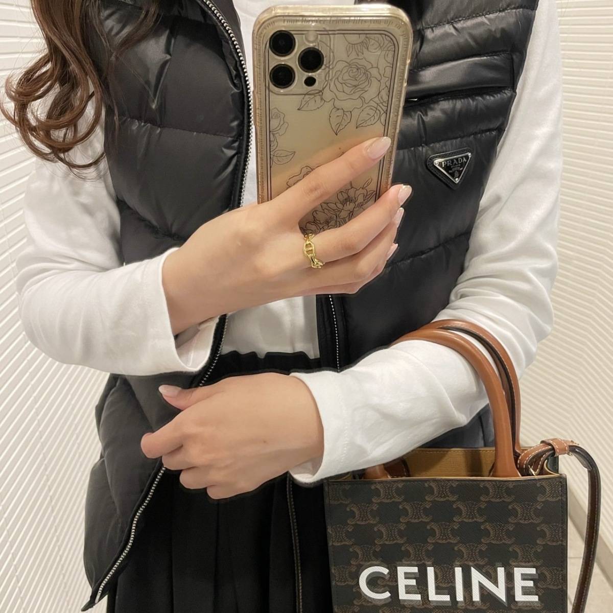 PRADAのダウンベスト着画