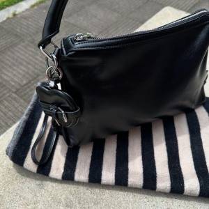 ころんとフォルムが愛らしい♡小さいのに収納力も抜群「STAND OIL Mushy Bag Mini」