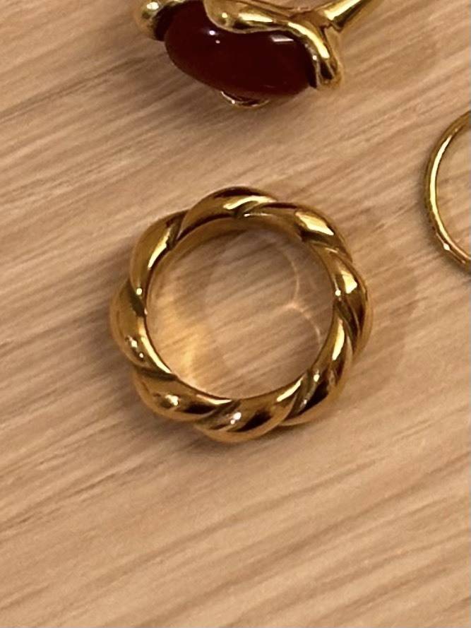 ツイストリング