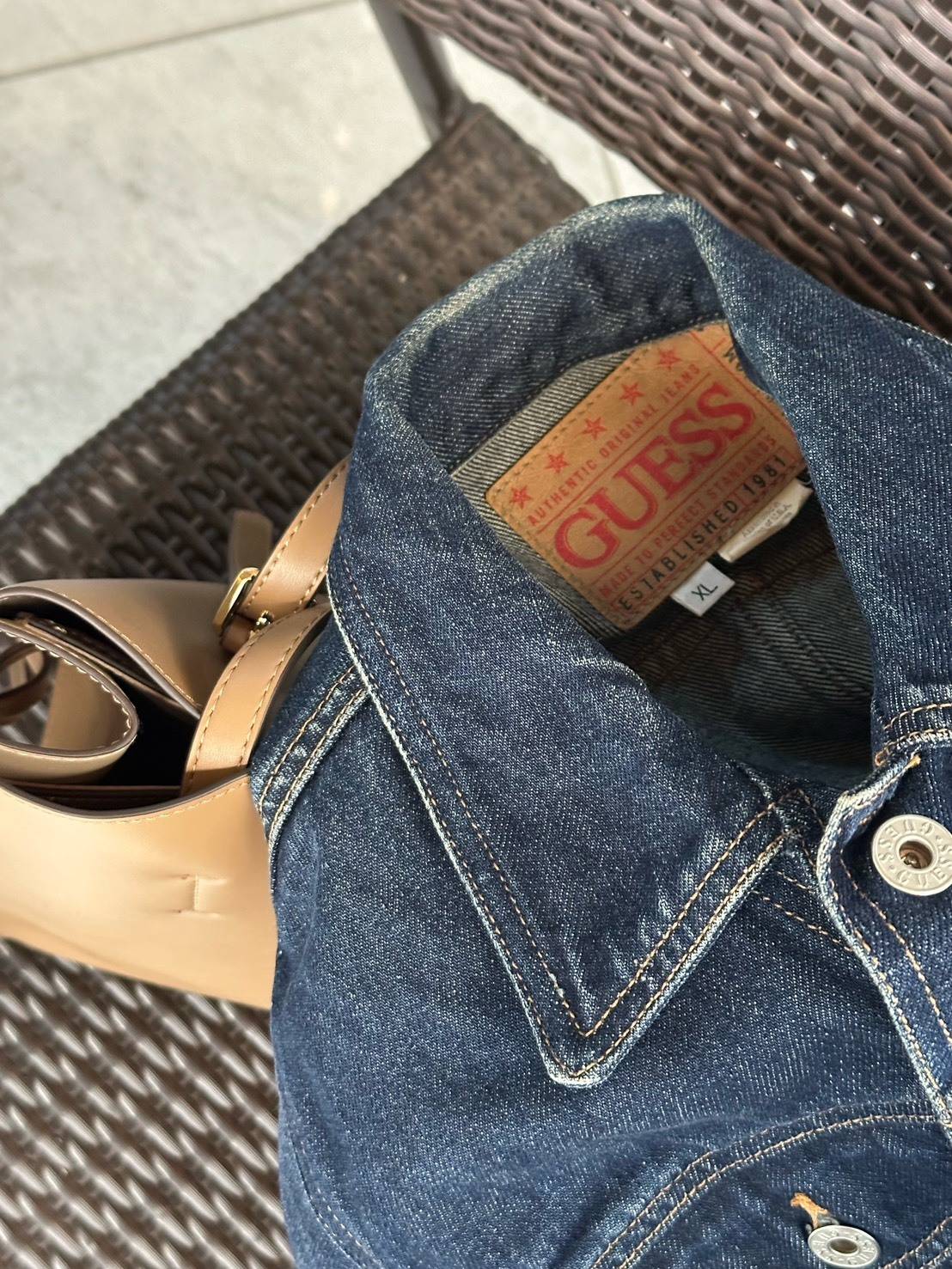 GUESSのデニムジャケット