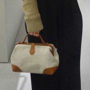 クラッシクとモダンの融合。シーンを選ばず映える「アトリエヌウ」ミニダレスバッグ