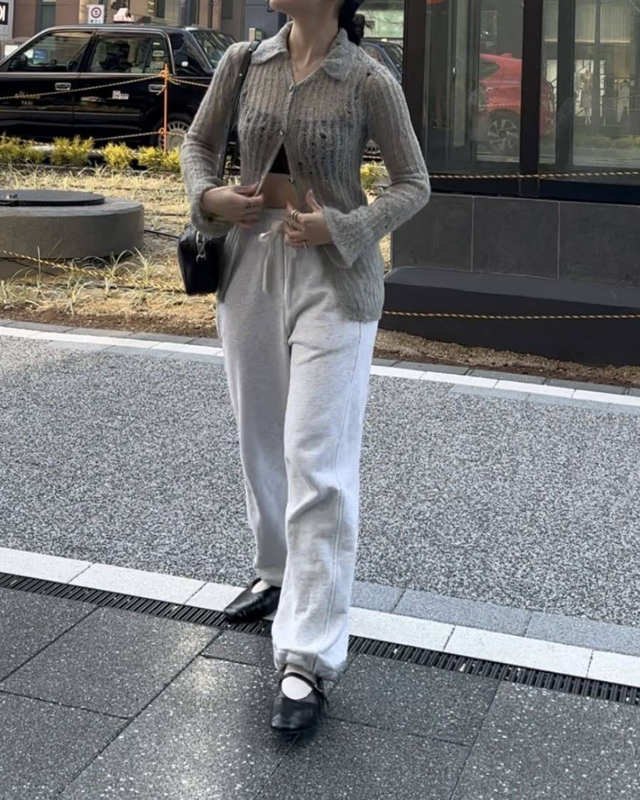 OHOTOROの「Feather Damage Cardigan」コーデ