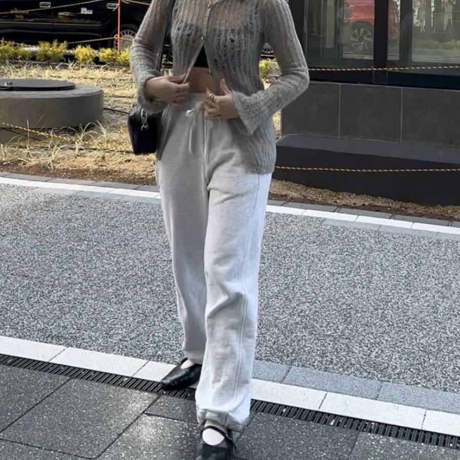 OHOTOROの「Feather Damage Cardigan」コーデ