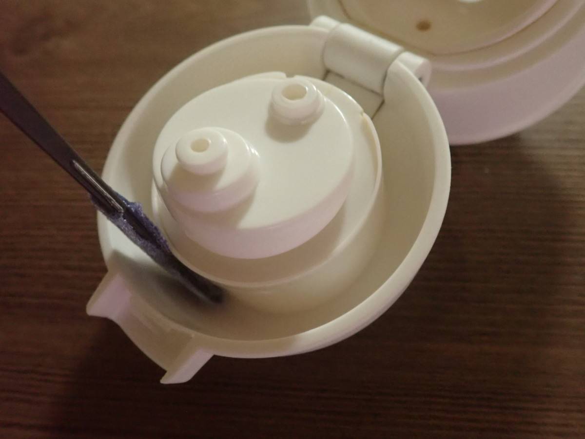 ダイソーの水筒すき間洗いスティック(落ち落ちV)