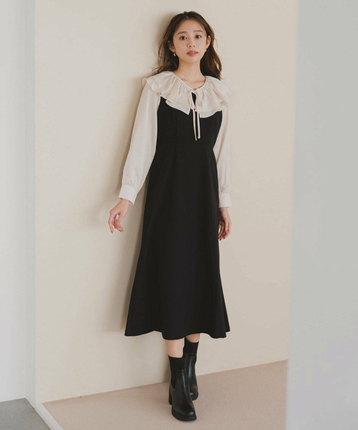 ワンピースコーデの女性