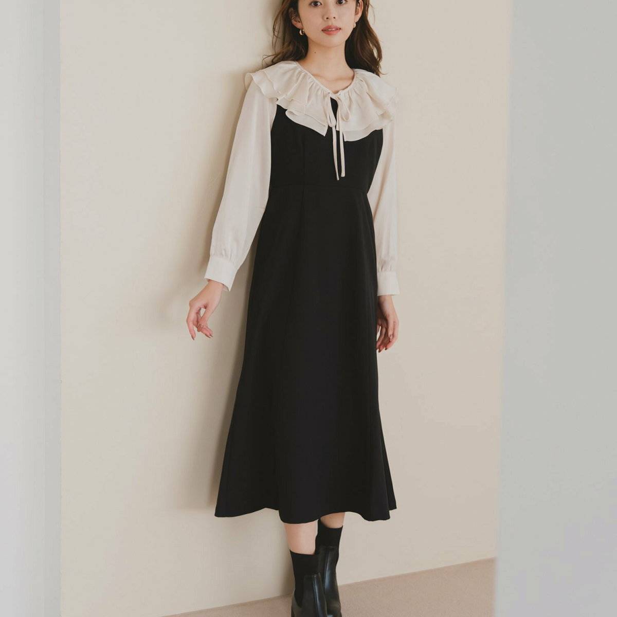 ワンピースコーデの女性