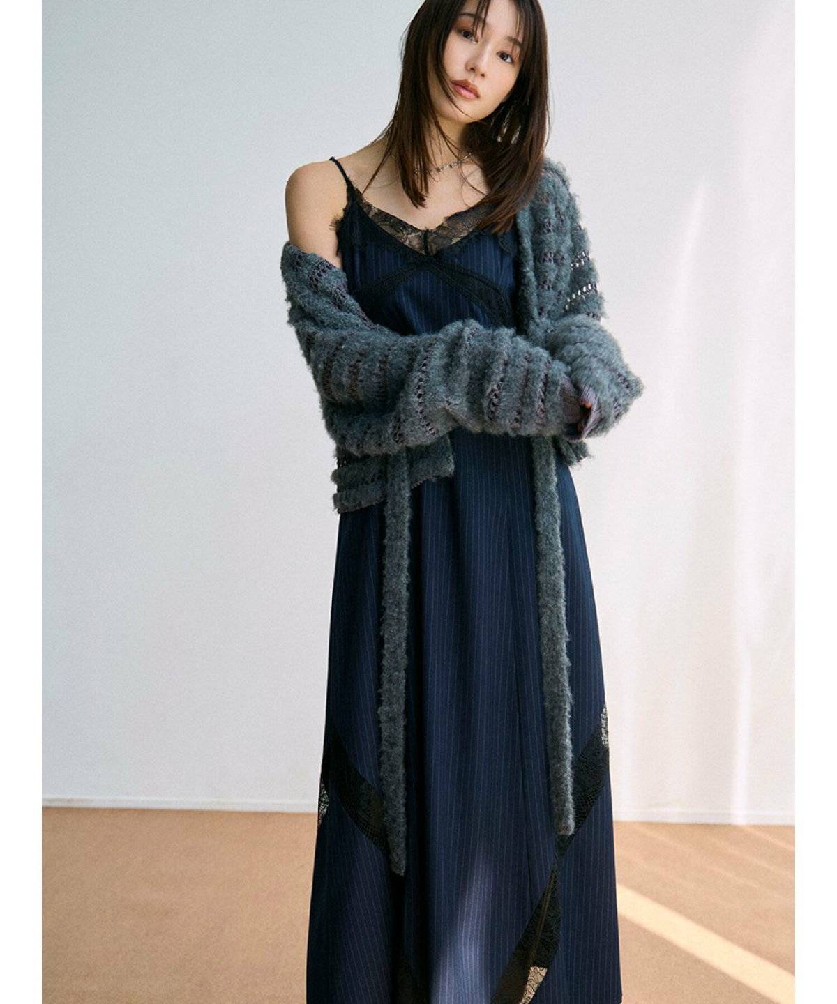 ワンピースコーデの女性