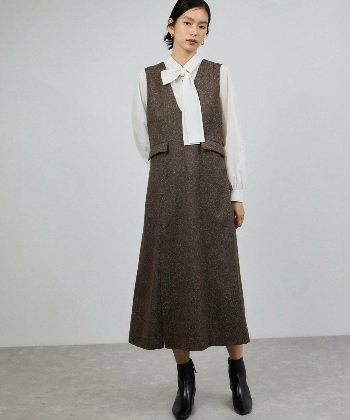 ワンピースコーデの女性