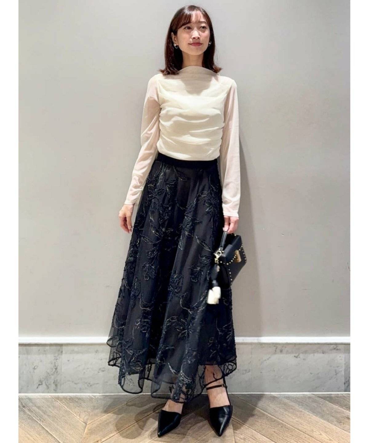 スカートコーデの女性