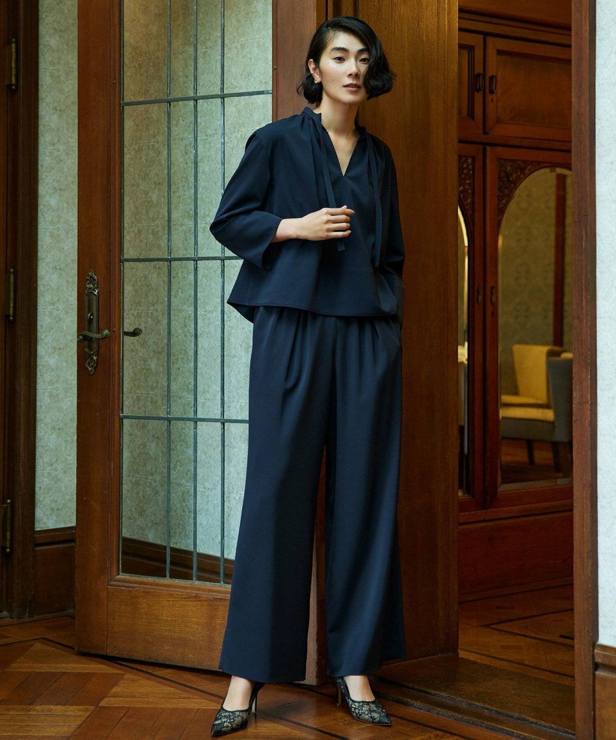 スカートコーデの女性