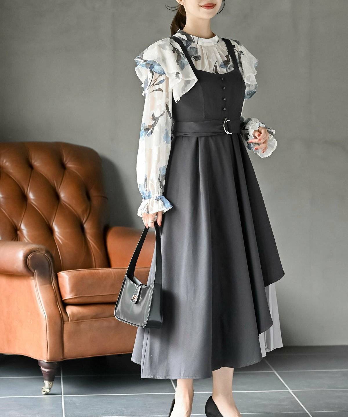 ジャンスカコーデの女性