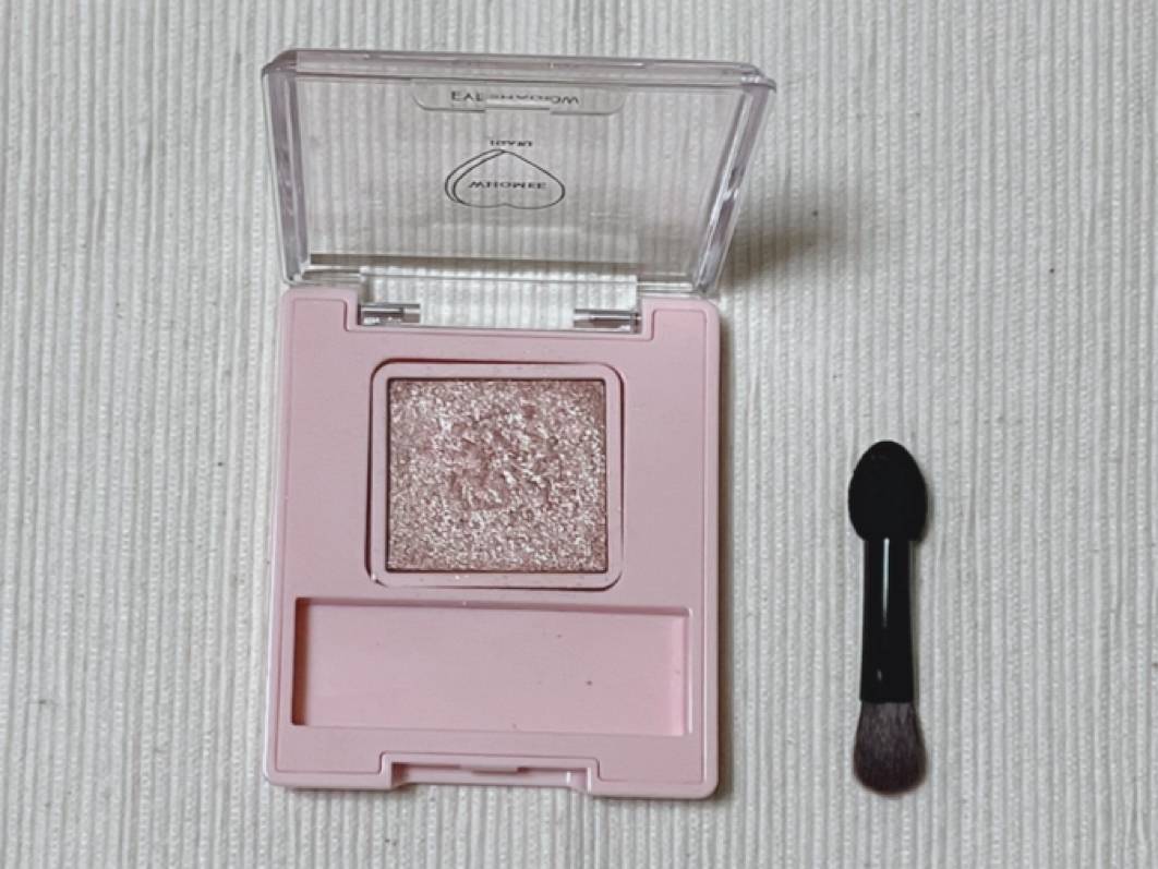 WHOMEE(フーミー)シングルラメシャドウ メリンダベージュ 本体 ブラシ 