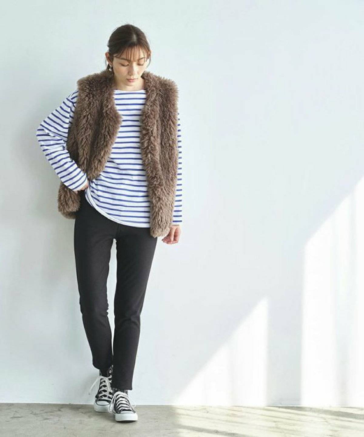 ビッグシルエットトップス✕スキニーの女性