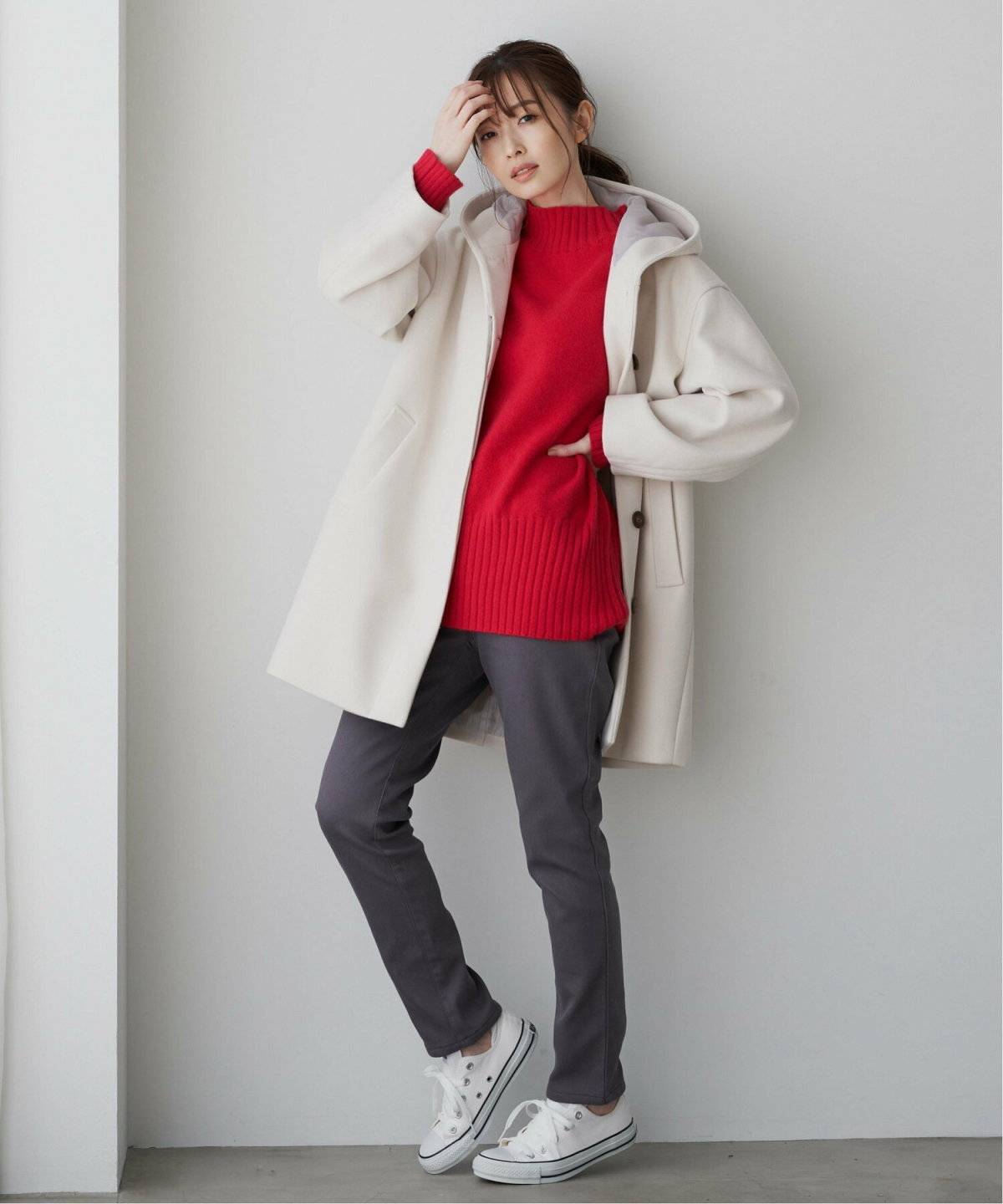 ミドルコート✕スキニーの女性