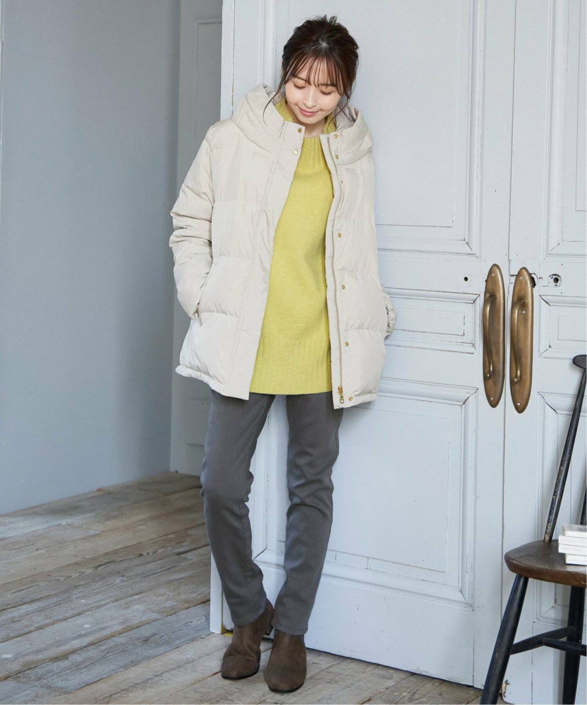 ダウンジャケット✕スキニーの女性