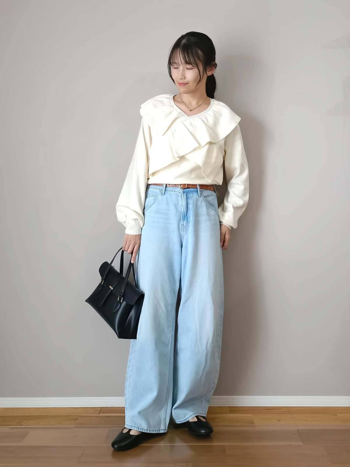 フリルトップスを合わせる♪