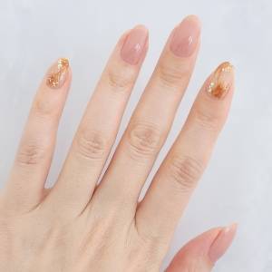 秋に絶対やりたくなるやつ。不器用さん向け「べっこうネイル」のやり方