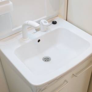 実は風水的にNGです……。健康運がみるみる下がる洗面所の特徴5選