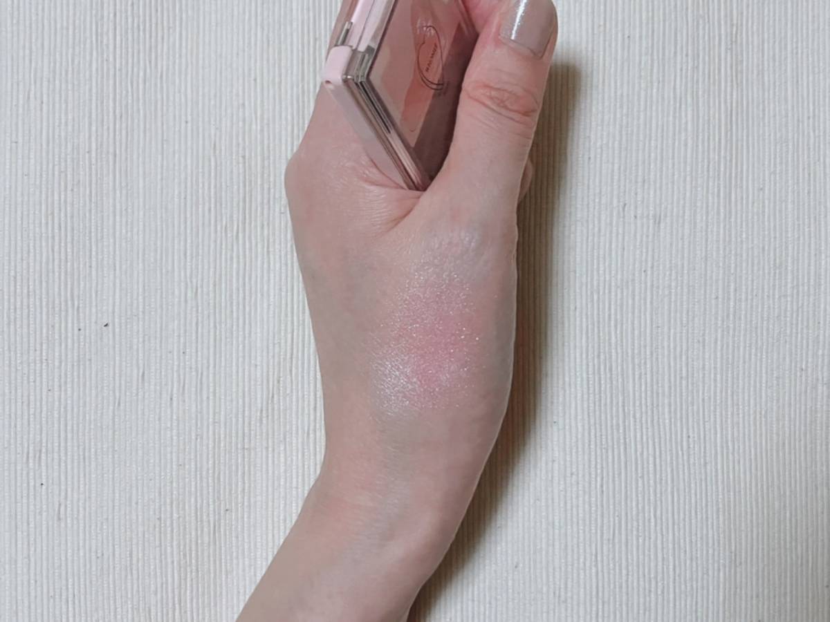 WHOMEE フーミー シングルアイシャドウ ローズタンドル スウォッチ 筆者手 本体