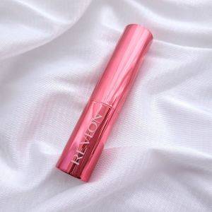 ひと塗りでたちまち垢抜ける……。乾燥知らずの「超優秀リップ」