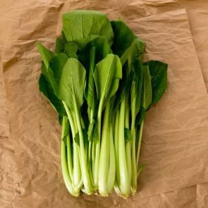 最近コレばっかり食べてる。切って煮るだけの「小松菜」の超簡単レシピ