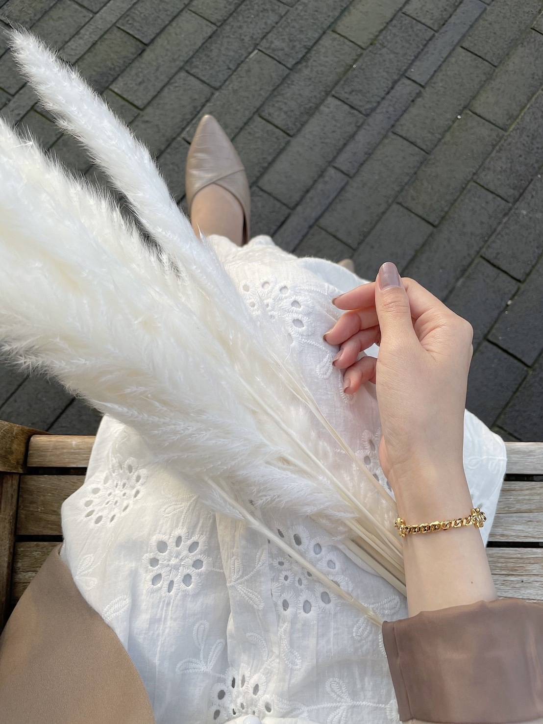 ベージュジャケットコーデ