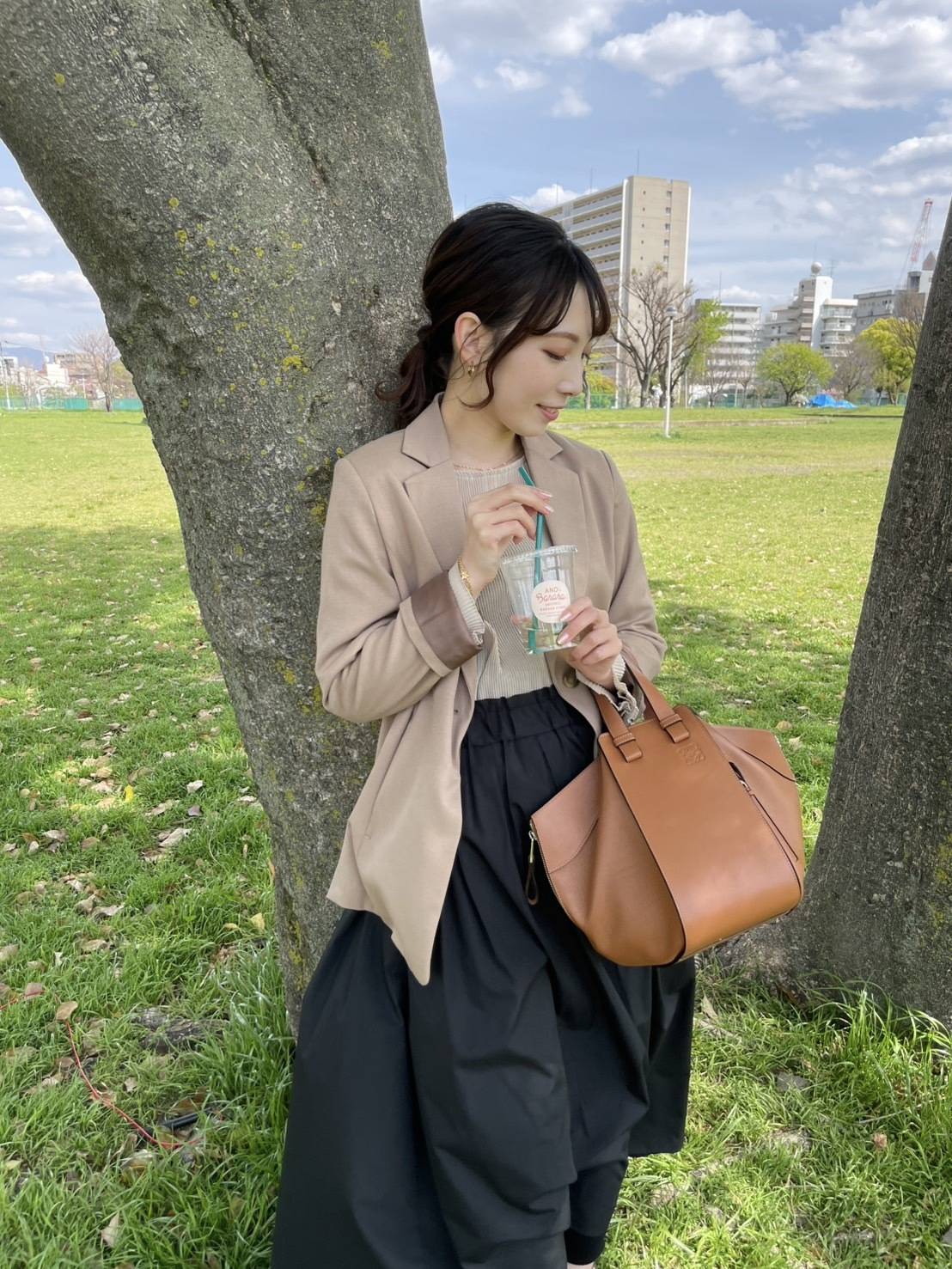 ベージュジャケットコーデ