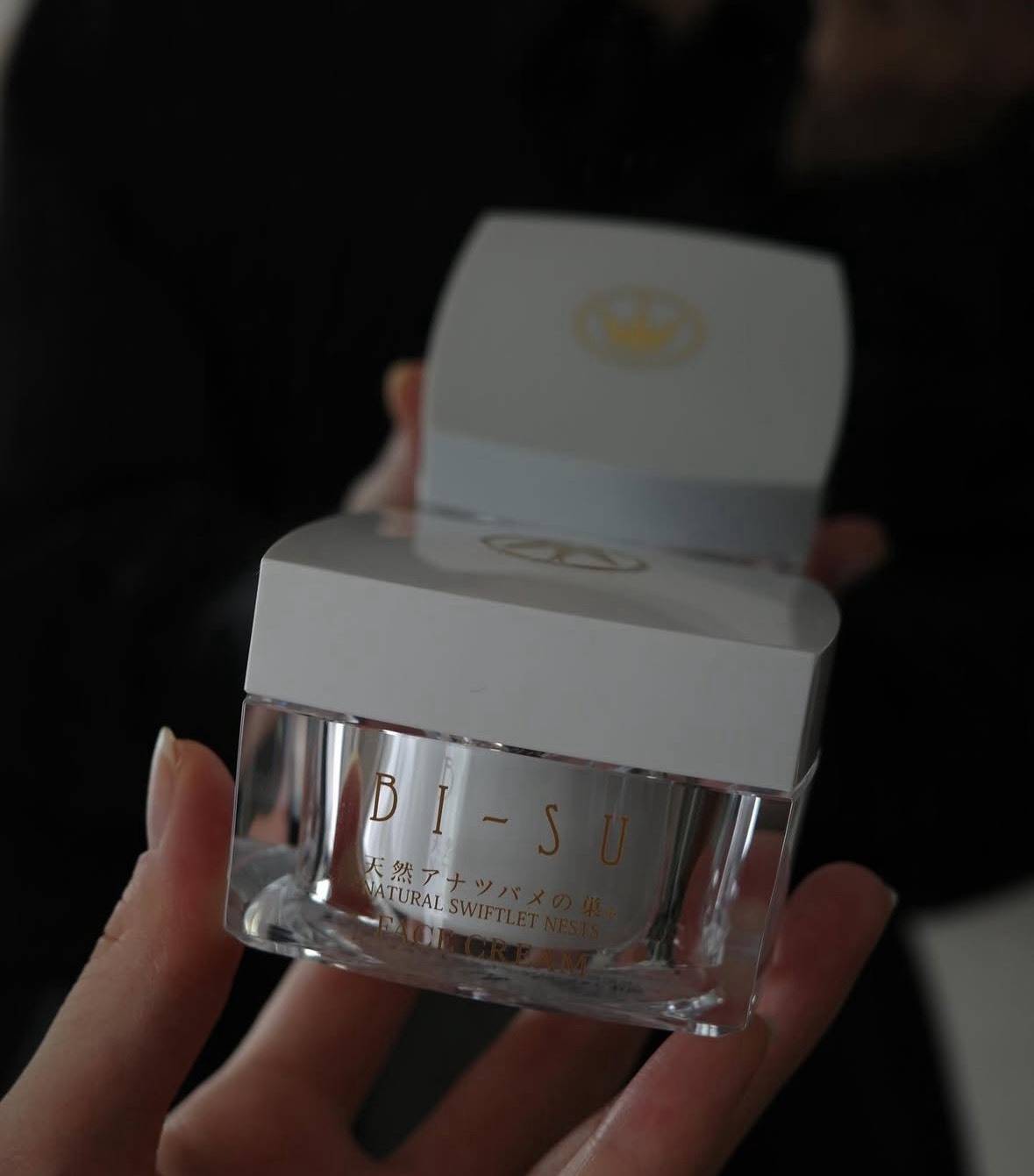 肌にとろけるような潤いを。なめらかな素肌へ導く【BI-SU