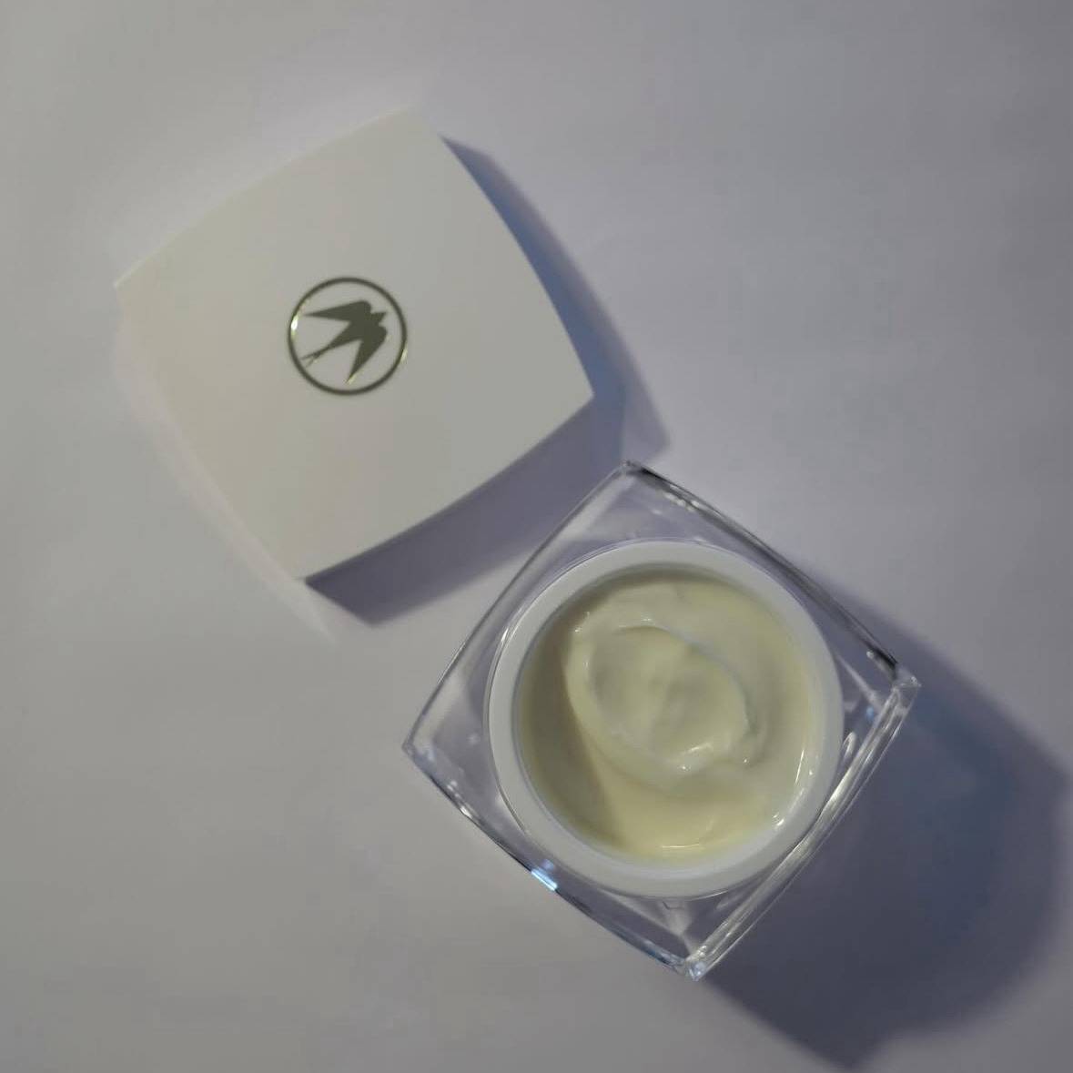 肌にとろけるような潤いを。なめらかな素肌へ導く【BI-SU