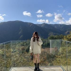 オーバーニットをスタイル良く着こなすには？「ショーパン×ブーツ」でバランスアップ！