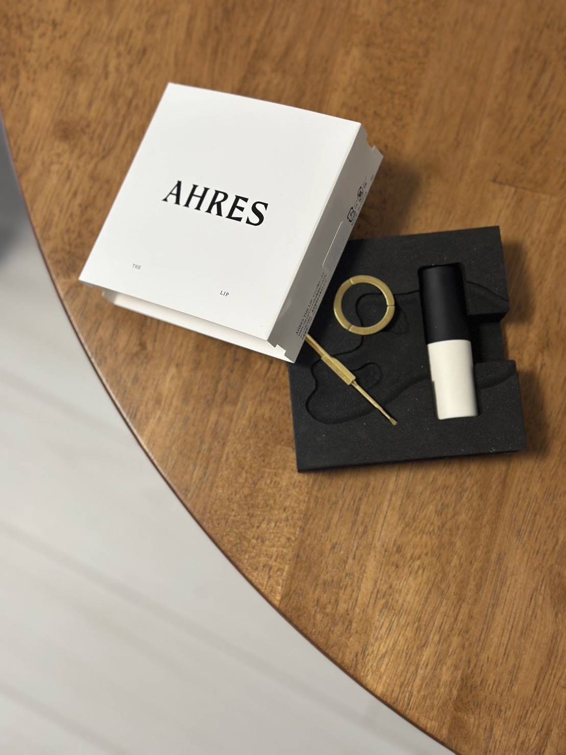 AHRES(アーレス)のリップ