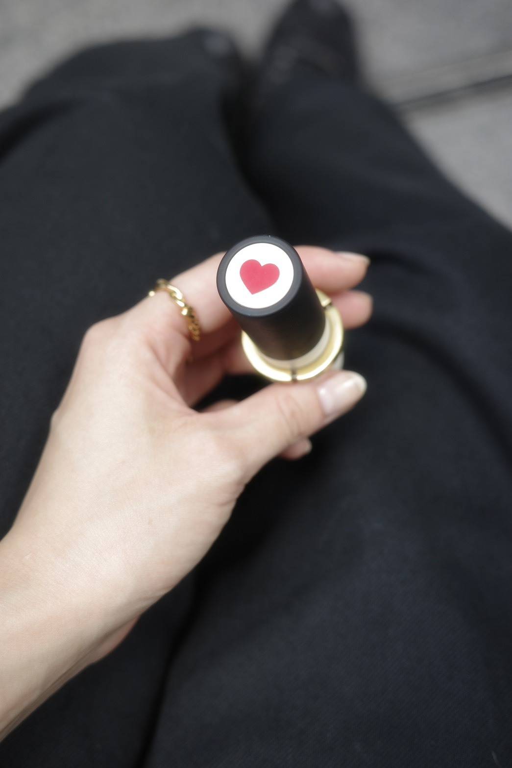 AHRES(アーレス)のリップ