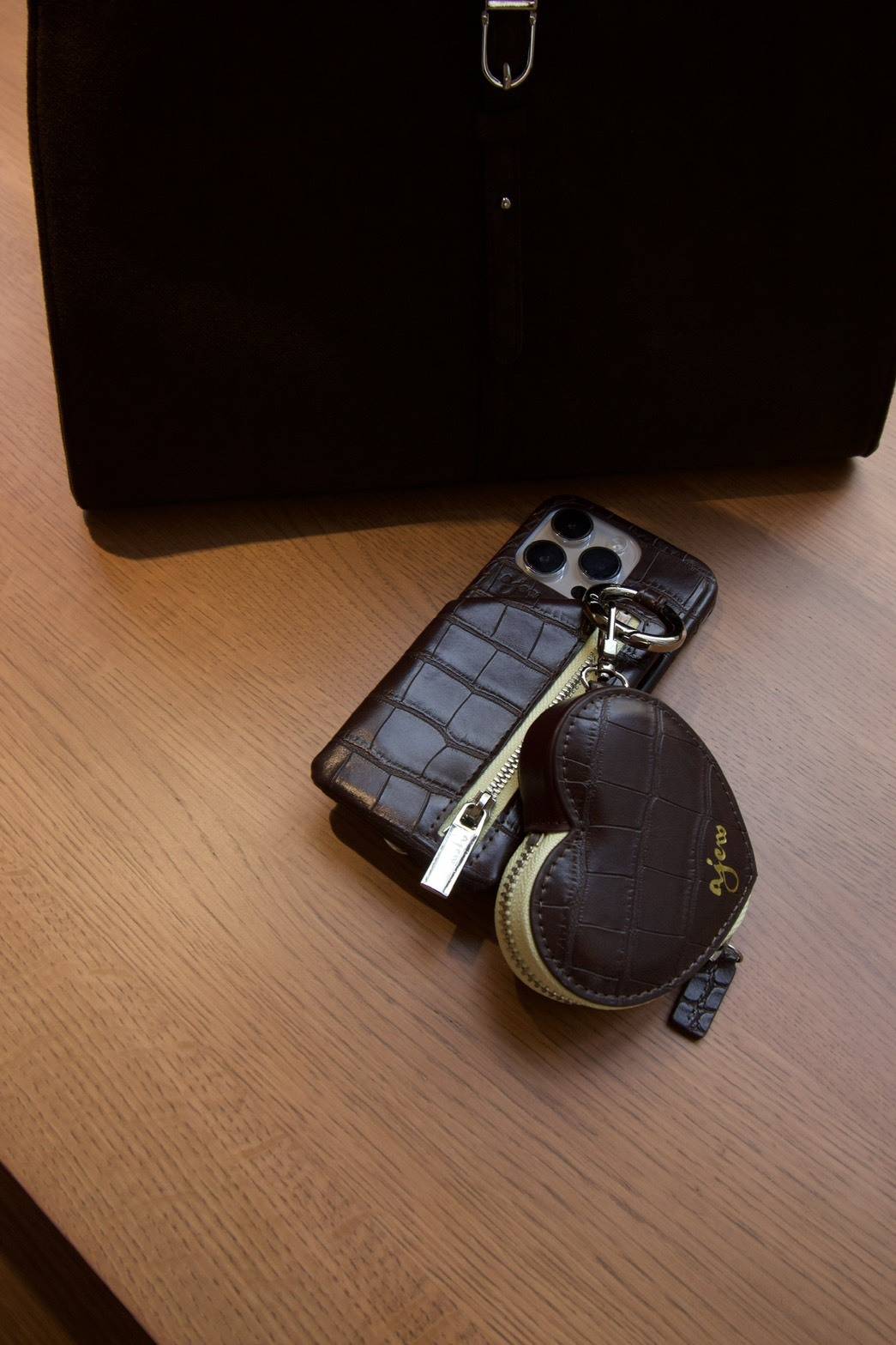 「ajew」iPhoneケース