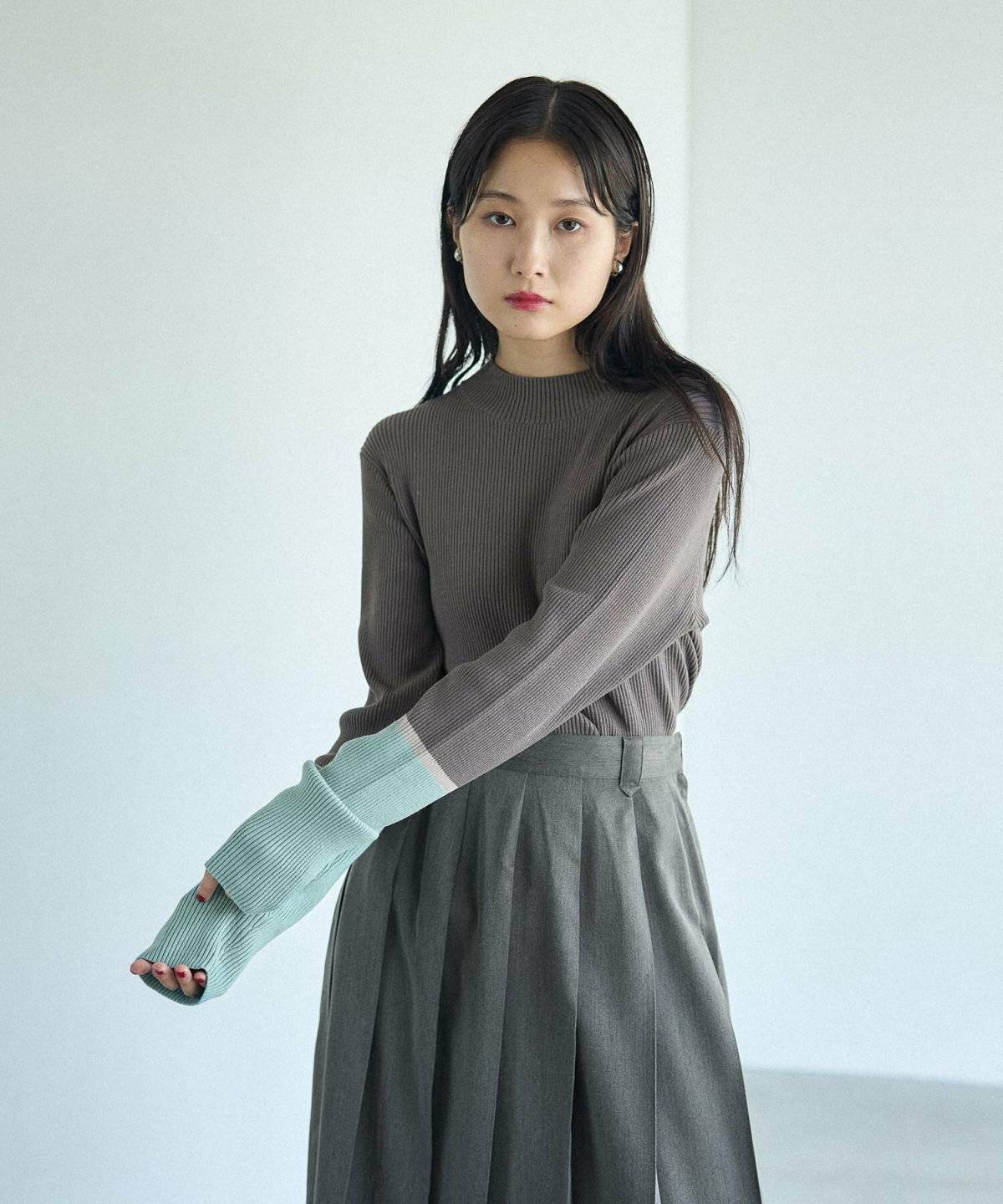 スカートコーデの女性