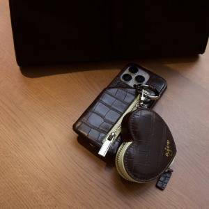 「ブラウン×クリームイエロー」の配色バランスが神！秋冬に映える【ajew】iPhoneケース