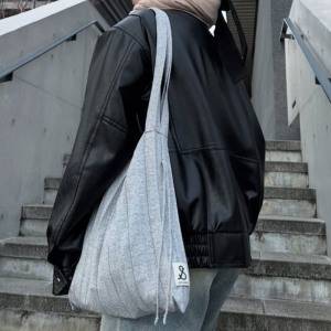 軽くてデイリーに使える♪上品な存在感を放つ【JOSEPH AND STACEY】プリーツバッグ