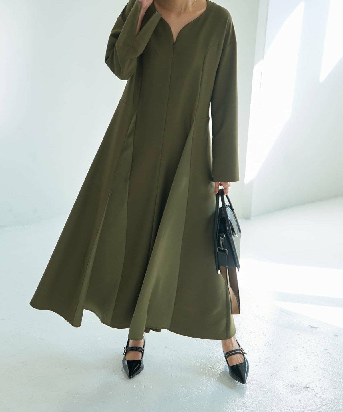 ワンピースコーデの女性