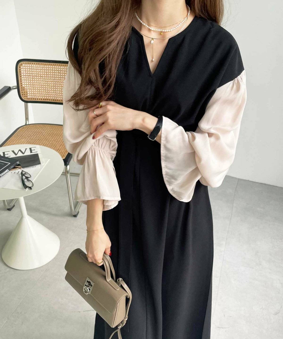 ワンピースコーデの女性