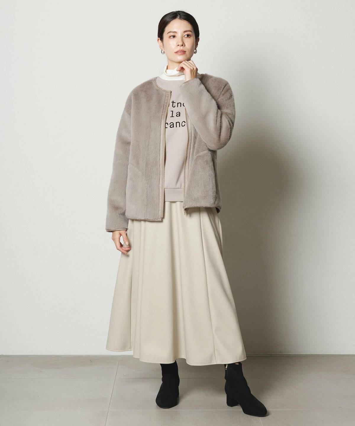 スカートコーデの女性