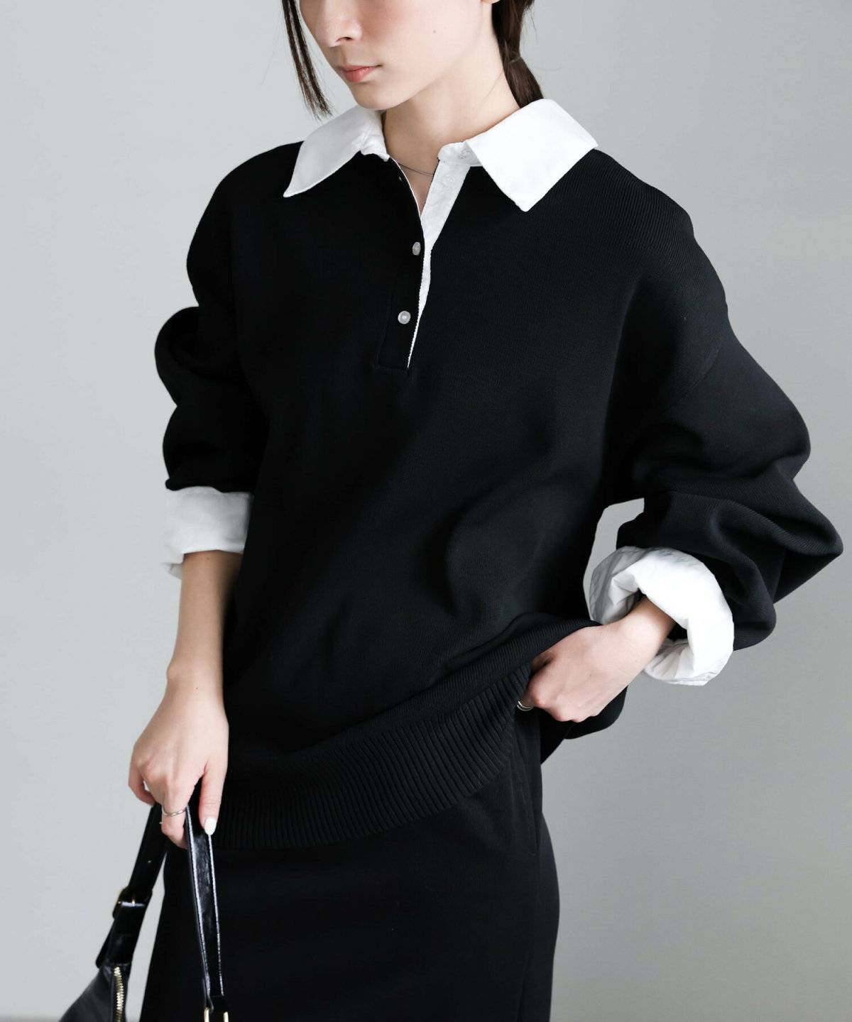 パンツコーデの女性