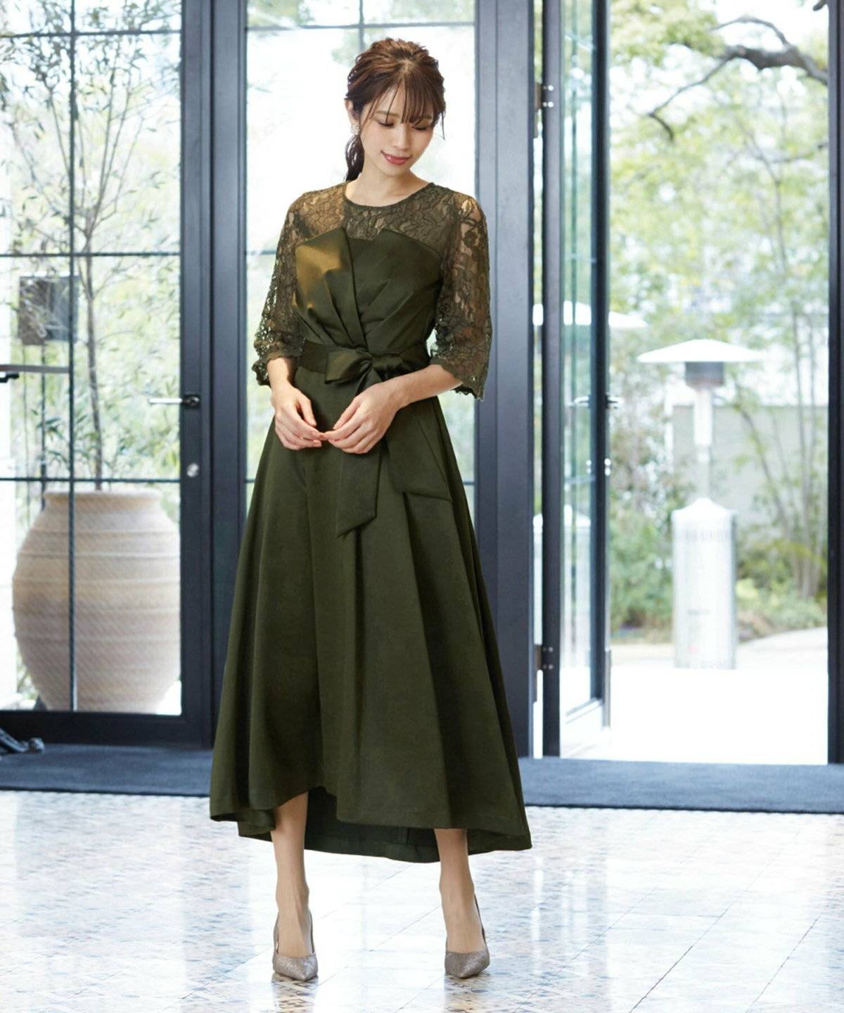 ドレスコーデの女性