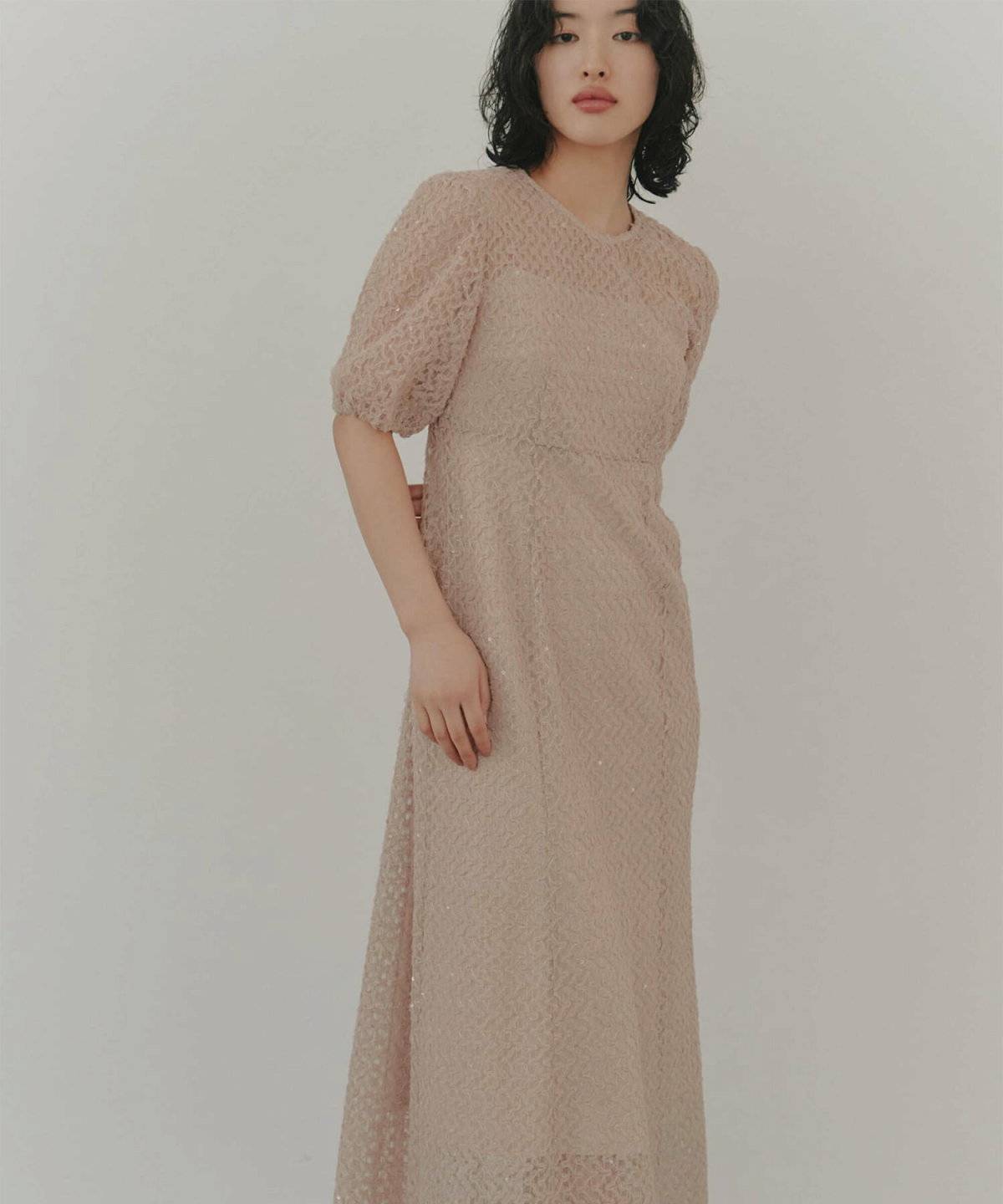 ドレスコーデの女性